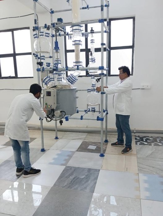 Glass reactor for scale-up